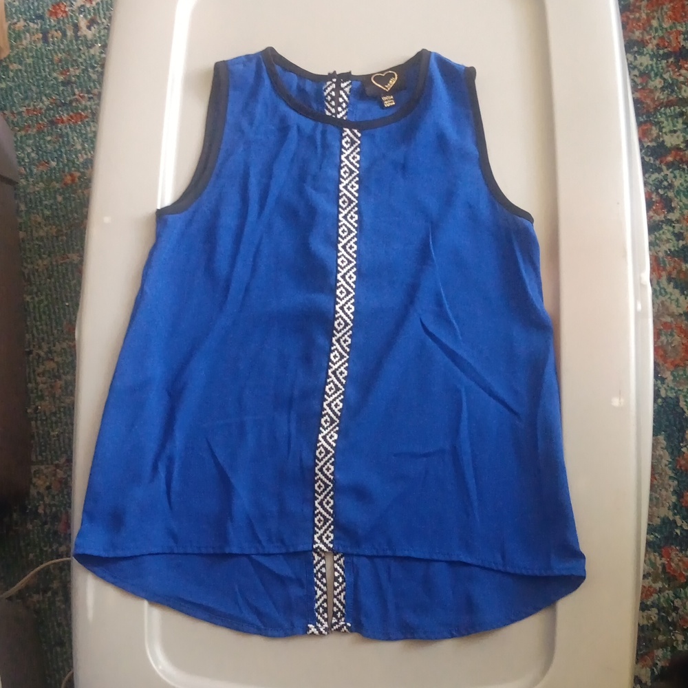 Silky polyester sleeveless tunic